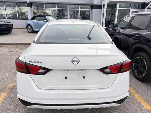 2025 Nissan Altima SV FWD