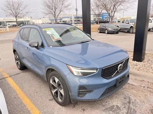 2024 Volvo XC40 B5 Core Bright Theme