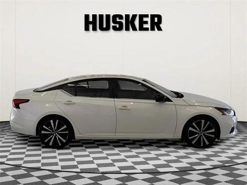 2022 Nissan Altima SR FWD
