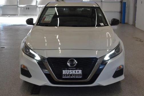 2022 Nissan Altima SR FWD