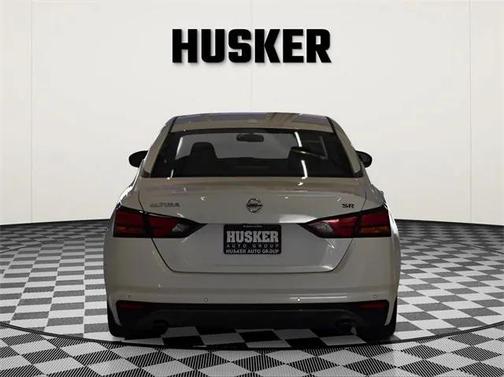 2022 Nissan Altima SR FWD