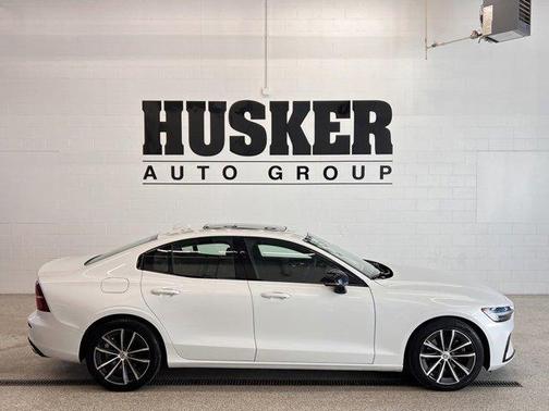 2021 Volvo S60 T5 Momentum