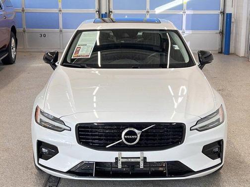 2021 Volvo S60 T5 Momentum