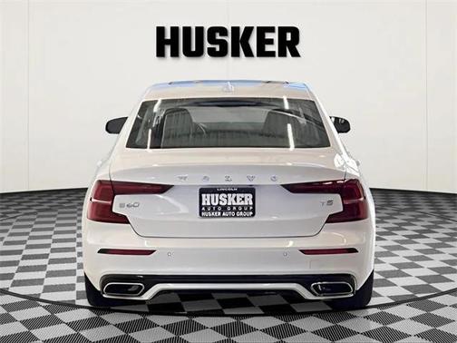 2021 Volvo S60 T5 Momentum