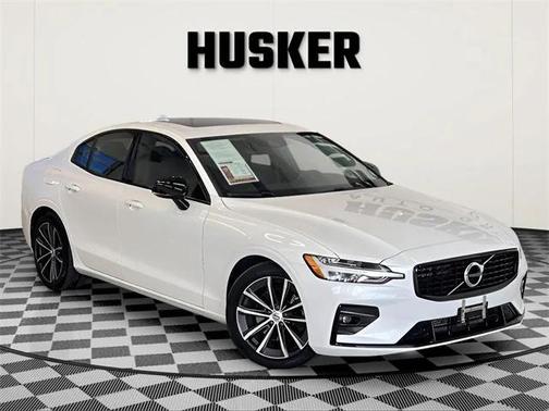 2021 Volvo S60 T5 Momentum