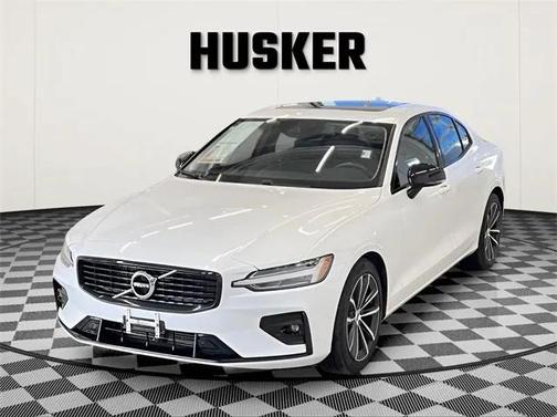 2021 Volvo S60 T5 Momentum