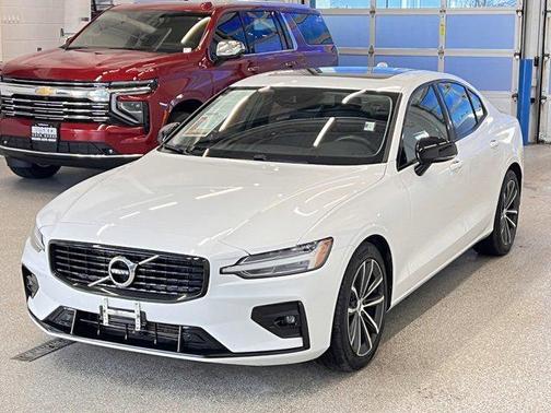 2021 Volvo S60 T5 Momentum