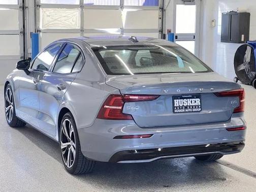2024 Volvo S60 B5 Core Dark Theme