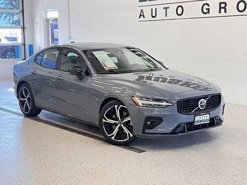 2024 Volvo S60 B5 Core Dark Theme