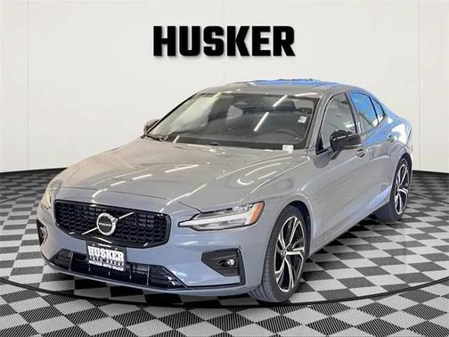2024 Volvo S60 B5 Core Dark Theme