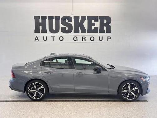 2024 Volvo S60 B5 Core Dark Theme
