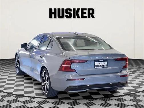 2024 Volvo S60 B5 Core Dark Theme