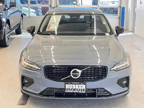 2024 Volvo S60 B5 Core Dark Theme