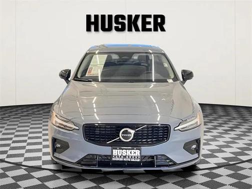 2024 Volvo S60 B5 Core Dark Theme