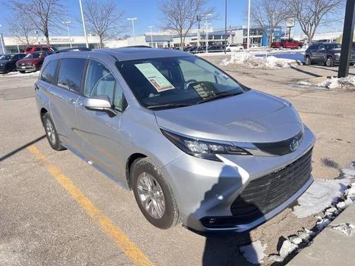 2025 Toyota Sienna XLE