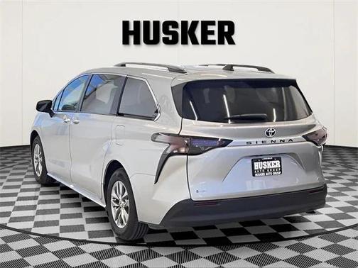 2025 Toyota Sienna XLE