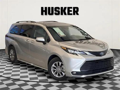 2025 Toyota Sienna XLE