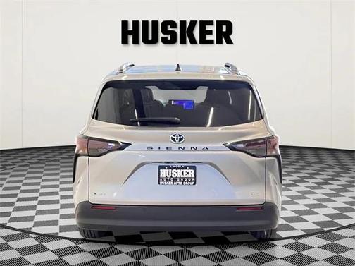 2025 Toyota Sienna XLE