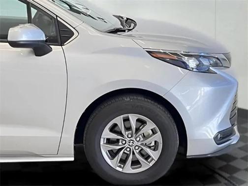 2025 Toyota Sienna XLE