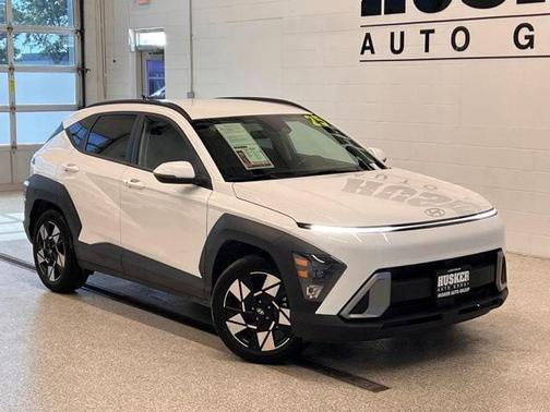 Atlas White 2025 Hyundai KONA SEL