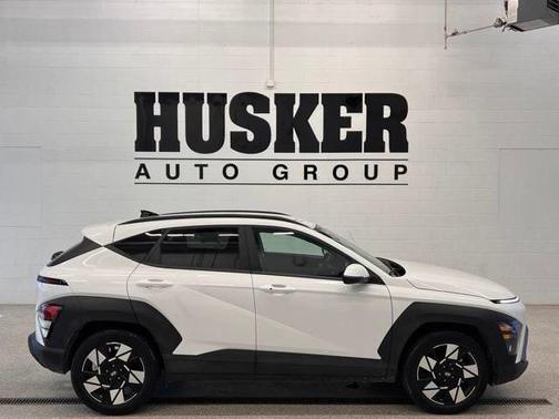 Atlas White 2025 Hyundai KONA SEL