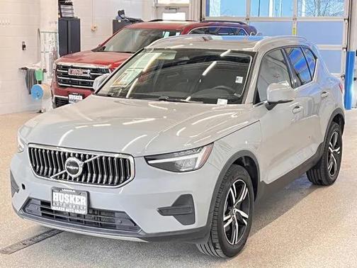 2024 Volvo XC40 B5 Core Bright Theme
