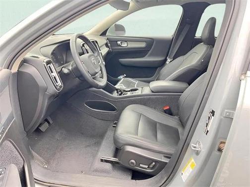 2024 Volvo XC40 B5 Core Bright Theme