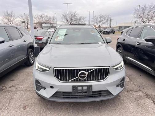 2024 Volvo XC40 B5 Core Bright Theme