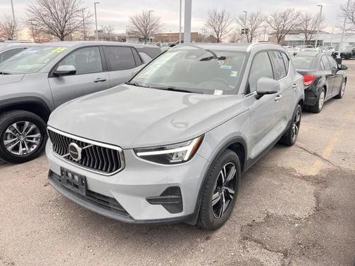 2024 Volvo XC40 B5 Core Bright Theme