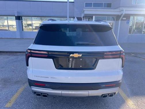 2025 Chevrolet Traverse LT