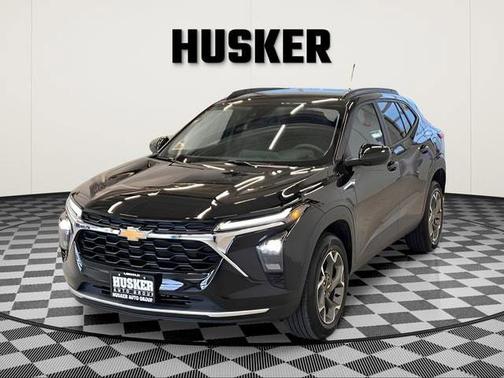Mosaic Black Metallic 2025 Chevrolet Trax LT
