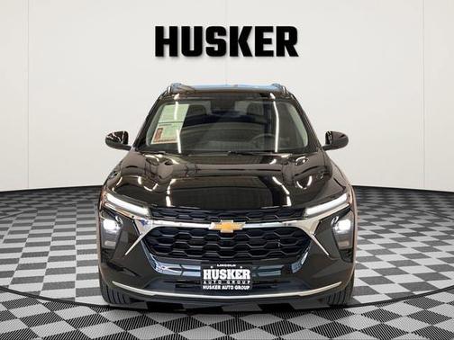 Mosaic Black Metallic 2025 Chevrolet Trax LT