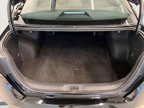 Super Black 2025 Nissan Altima SV FWD