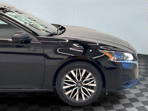 Super Black 2025 Nissan Altima SV FWD