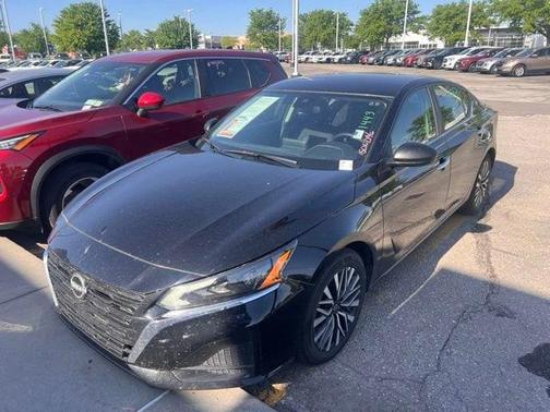 Super Black 2025 Nissan Altima SV FWD