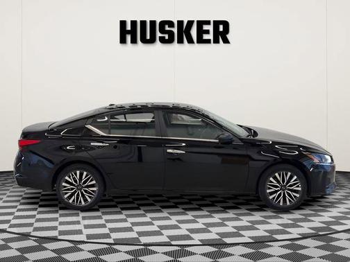 Super Black 2025 Nissan Altima SV FWD