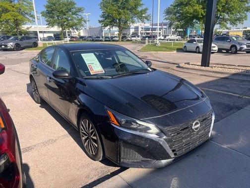 Super Black 2025 Nissan Altima SV FWD