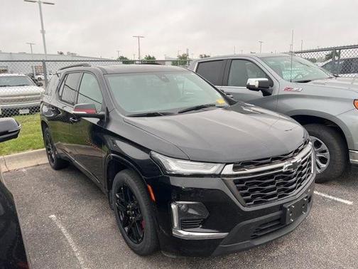 Mosaic Black Metallic 2023 Chevrolet Traverse Premier