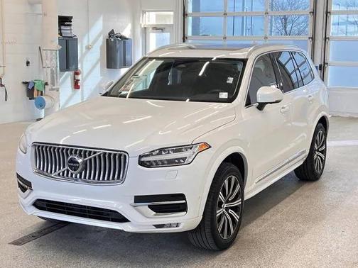 2024 Volvo XC90 B5 Plus Bright Theme