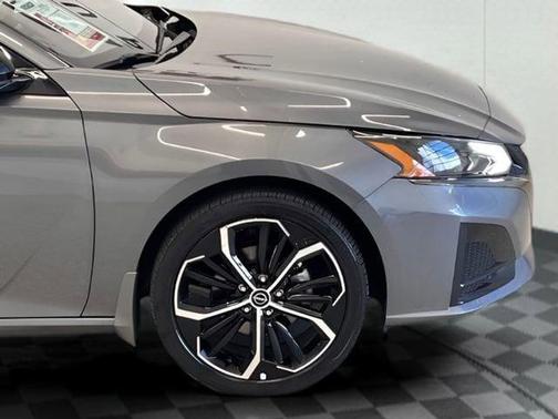 2025 Nissan Altima SR FWD