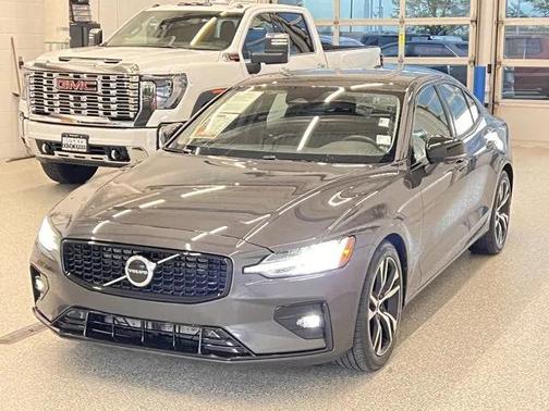 2024 Volvo S60 B5 Core Dark Theme