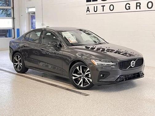 2024 Volvo S60 B5 Core Dark Theme