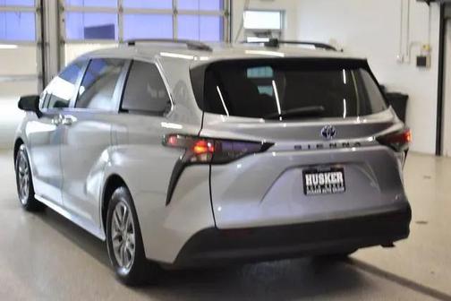 2024 Toyota Sienna XLE 8 Passenger