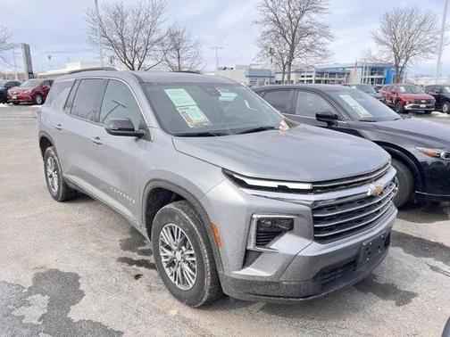 2025 Chevrolet Traverse LT