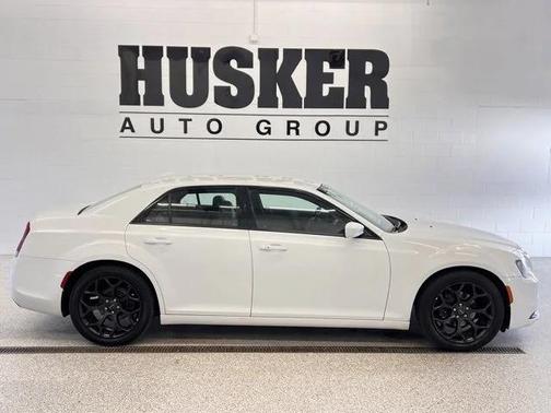 2019 Chrysler 300 S