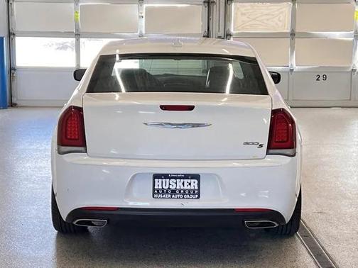 2019 Chrysler 300 S