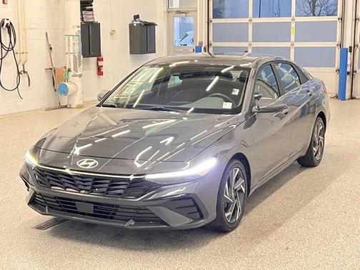 2025 Hyundai ELANTRA SEL