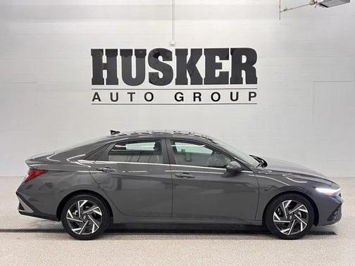 2025 Hyundai ELANTRA SEL