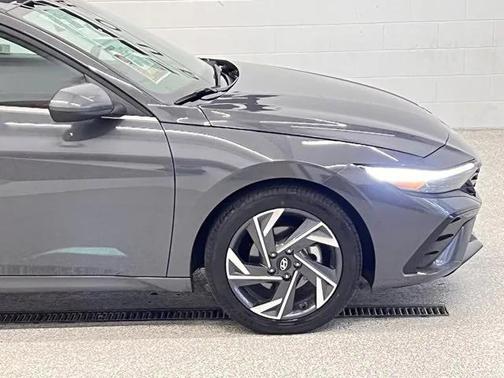 2025 Hyundai ELANTRA SEL