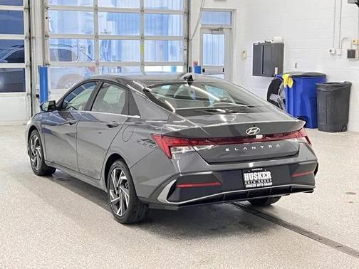 2025 Hyundai ELANTRA SEL